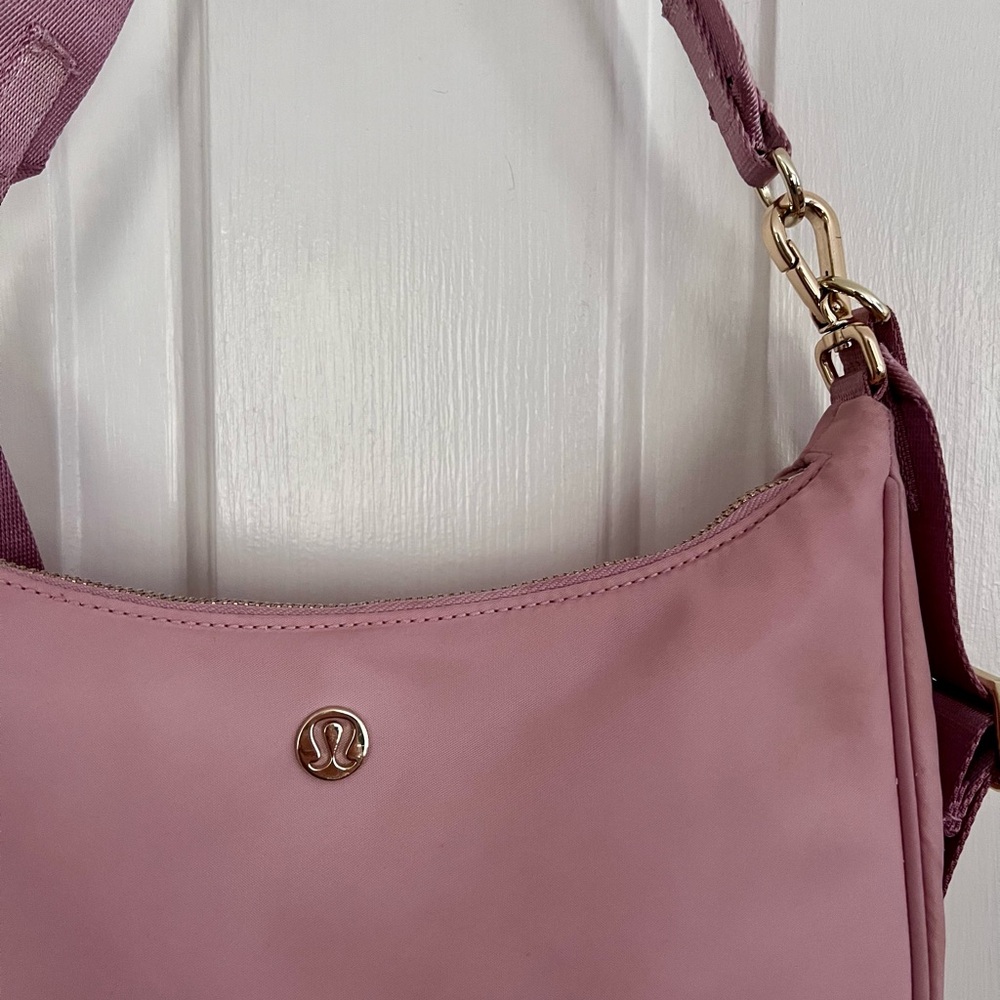 Lululemon City Essentials Small Shoulder Bag 3L in Pink Haze - Picture 2 of 4